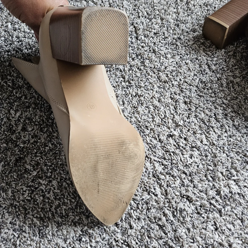 Elegant Tan Ankle Boots - Picture 3 of 4